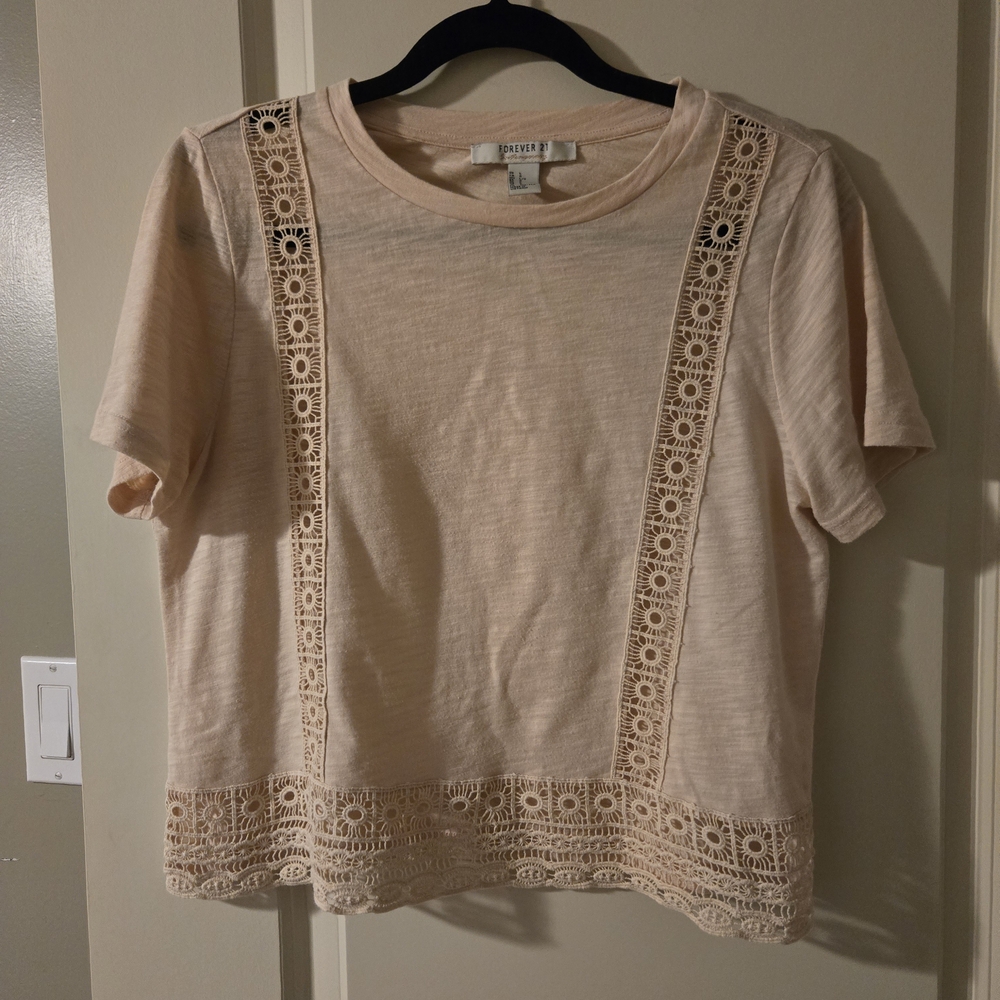 Forever 21 Light Peach/Cream Lace Accent Crop Tee